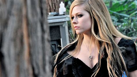 Avril Lavigne Wallpaper 2022 Hd