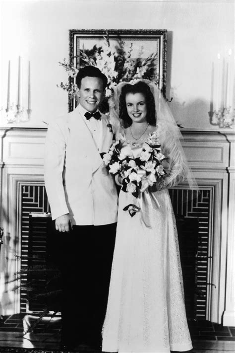 Unleash the Hollywood Glamour! Get your Joe DiMaggio and Marilyn Monroe