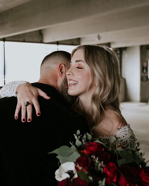 Detroit Glam | Erica and Josh are perfection 📸: @erin.hannum | Instagram