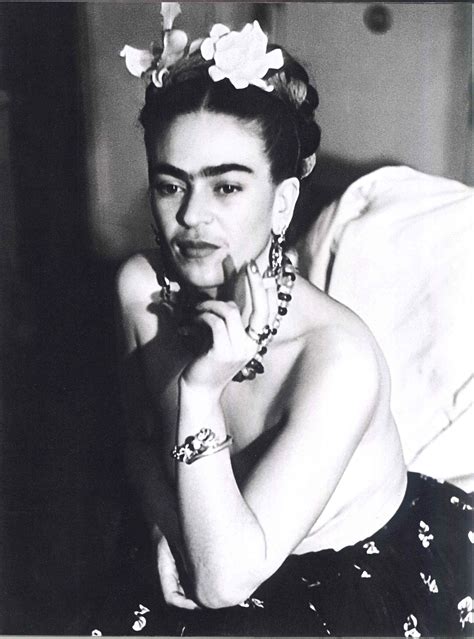 1938 - Frida Kahlo photographed by Julien Levy Frida Kahlo Paintings