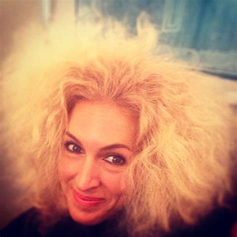 What Kimberly Schlapman of Little Big Town Uses On Her Curly Hair ...