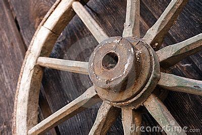 Beautiful Detail old wagon wheels. | Old wagons, Wagon wheel, Wagon