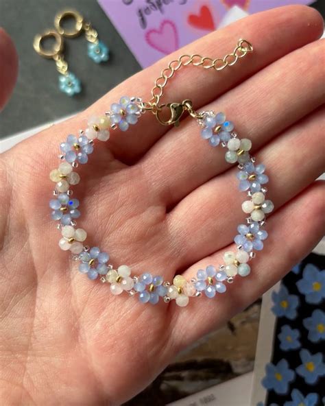 Даша 🎀 милые украшения из бисера on Instagram: "Нежный цветочный ...