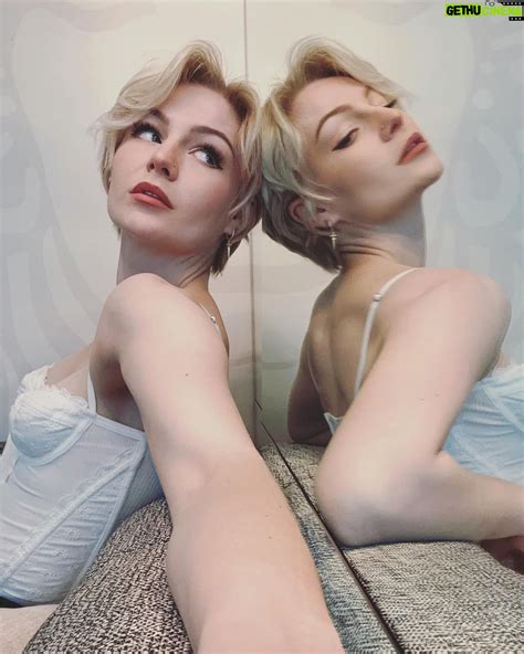 Kris Collins Wiki, Biography, Age, Gallery, Spouse and more