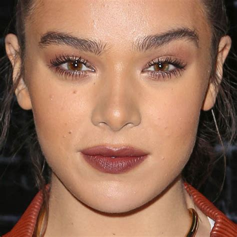 hailee steinfelds makeup  products steal  style photo