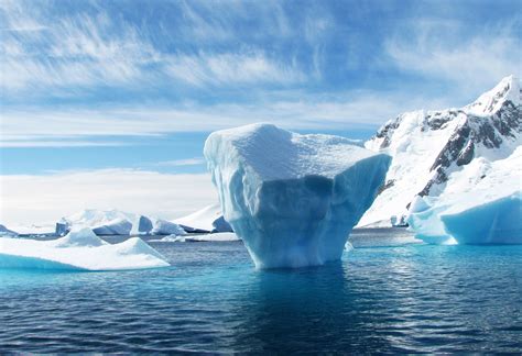 Iceberg flow in the landscape in Greenland image - Free stock photo ...