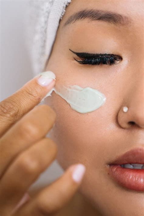 Enhancing Your Eyes: Your Ultimate Guide To Eyelid Makeup