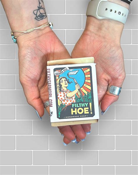 Filthy Hoe Seife | Kardamomrose | Filthy Farm Girl | Frankie and Myrrh