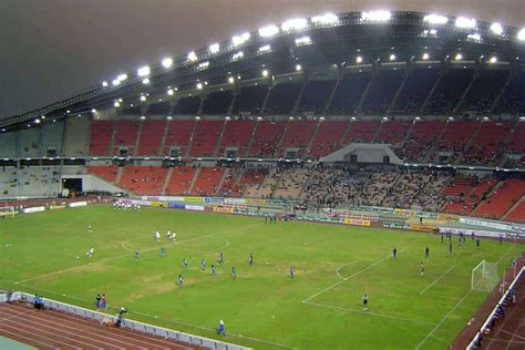 Forget Muay Thai Boxing, Thailand is Crazy for... Football! - South East Asia Backpacker