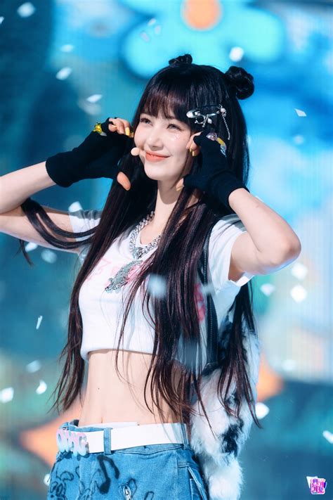 230129 NewJeans Danielle 'OMG' at Inkigayo | kpopping