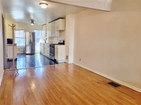 CHIC OUTDOOR RETREAT: loft-like open space with backyard access - BLS