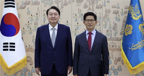 Kim Moon-soo: From activist to conservative politician, his own worst