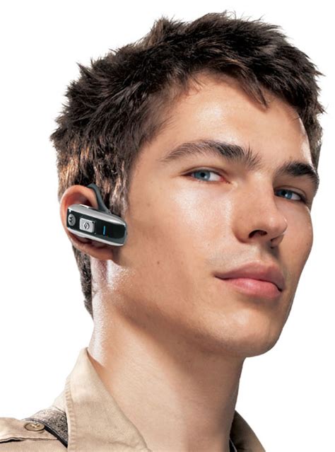 Motorola unveils glitzy Bluetooth gadgets - CNET