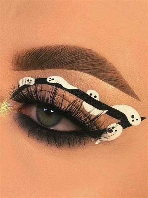 45+ Halloween Eye Makeup Looks to Charm Your Way Through the Night ...