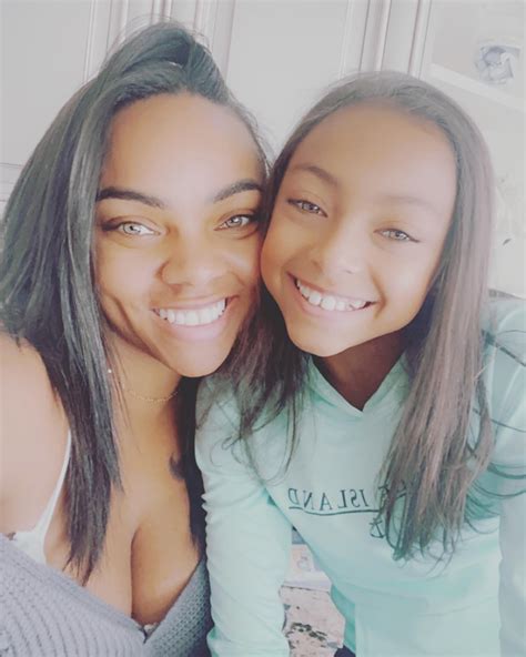 aaron hernandez mother net worth 12