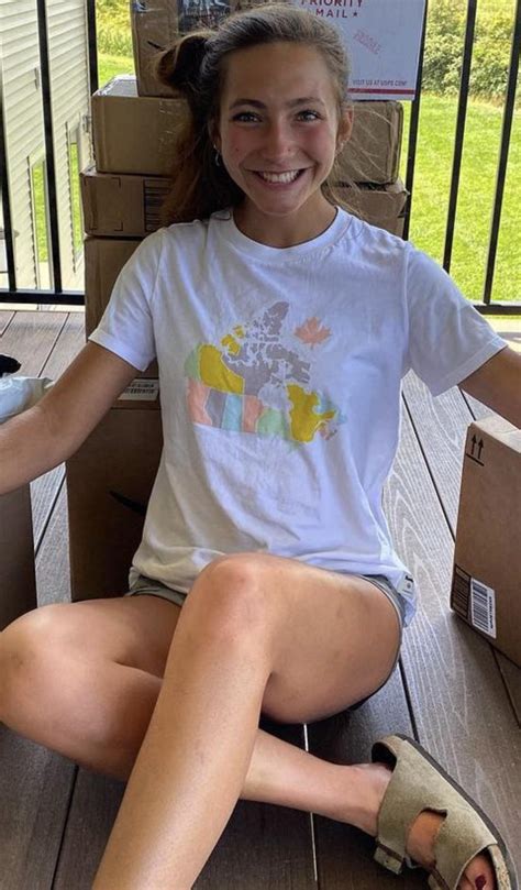 Sexy YouTube vlogger Laura Farms! : r/FarmGirls