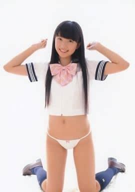 駿河屋 - 黒宮れい/全身・膝立ち・両手上げ・笑顔/DVD「MASCOT」特典生写真 Preteen Neo Vol.2 MASCOT（女性生写真）
