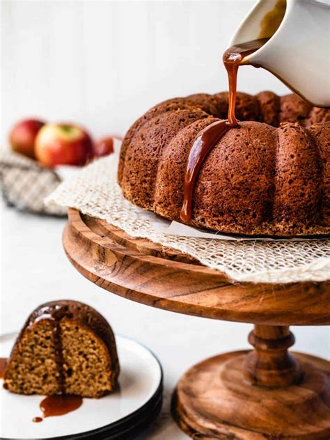 applesauce in cake 3