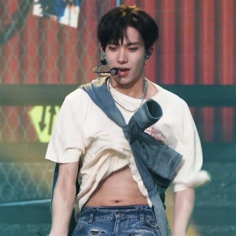 heeseung heeseung body roll heesung abs enhypen heeseung hip thrust
