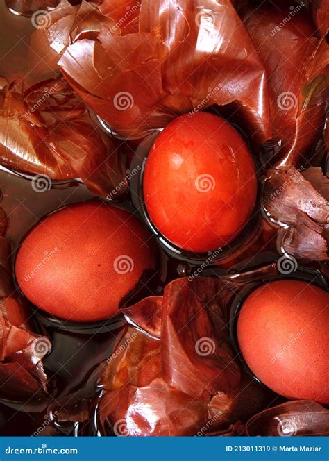 Naturally Dye Colored Easter Eggs with Onion Skin.Non-toxic Coloring of