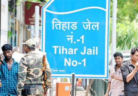 Inmate records 'selfie tour' of his cell in Delhi's Tihar jail, boasts