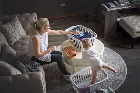 Stay-at-home mom photo series shows the "real" side of parenting - ABC News