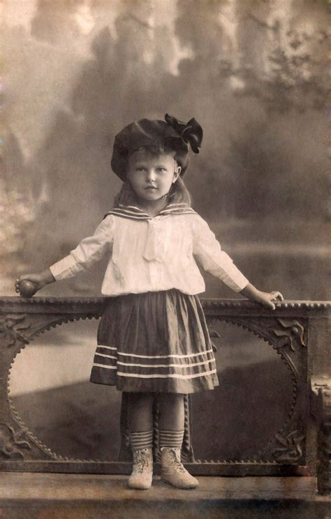 Фото "Детский портрет", 1916 - 1917 - История России в фотографиях