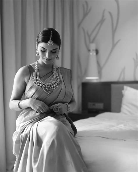 Anveshi Jain | तुम ठहरो आज वक़्त को जाने दो । - गुलज़ार Shot by
