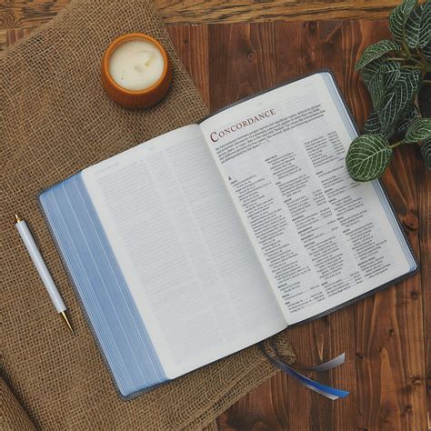 NKJV Classic Verse by Verse Center Column Reference Bible: Grey