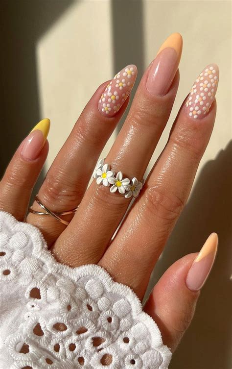 35 Almond Nails For A Cute Spring Update : Pastel French Tips & Daisy Nails