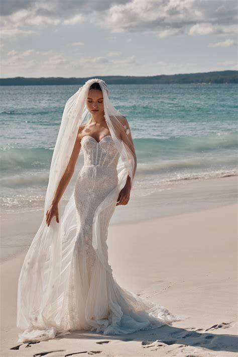 Straight wedding dress «Bernadette» with detachable sleeves | WONA LA