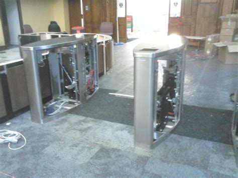 Critics and fans argue about david lowe latest policy move 17