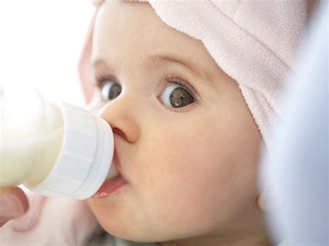 How much formula milk does my baby need? | BabyCenter