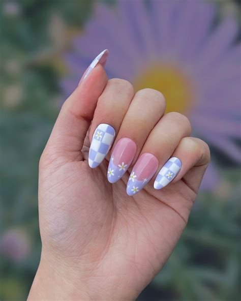 daisy nail art 1