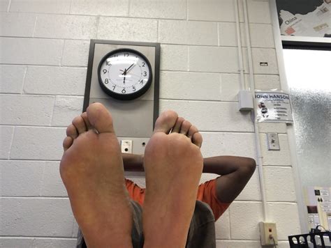 Feet on the desk while the teachers away 😉 🤫 : r/Male_Feet