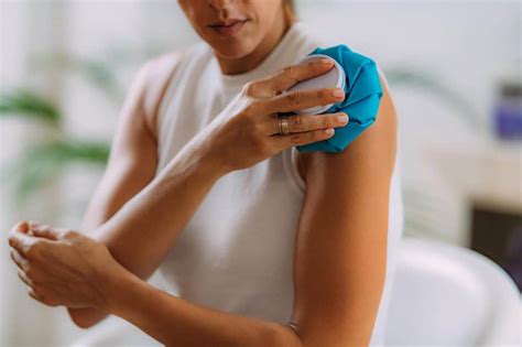 Shoulder Tendonitis: Symptoms, Causes, Treatment, and Prevention ...