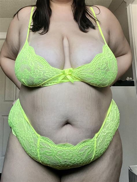 Does this color make my belly look good? : r/belly_worship