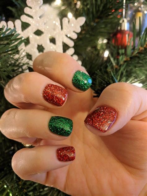 Delightful Christmas Nail Art Ideas With Red And Green – The FSHN