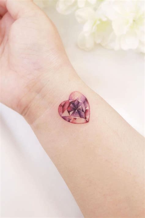 35 Stunning Small Heart Tattoo Ideas