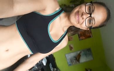 Olha como minha buceta ta lisinha - Kabine Das Novinhas