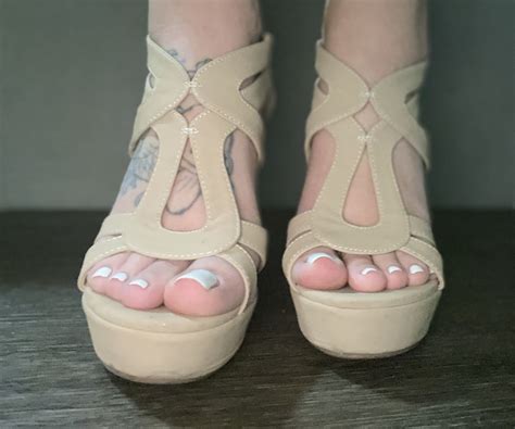 Photos – Mandy Lee – Feetify.com