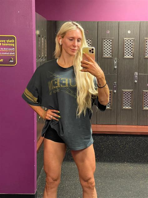 New photos... no make-up? Beautiful! : r/Charlotte_Flair
