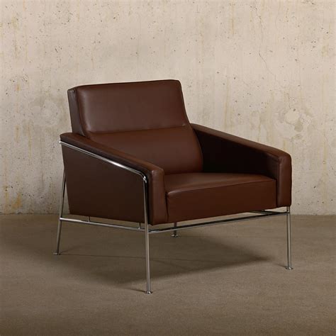 Arne Jacobsen Lounge Chair 3300 Series in Chestnut leather for Fritz