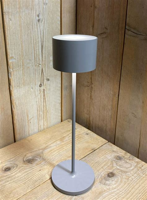 mobile LED Leuchte in puristischem Design (In- und Outdoor)