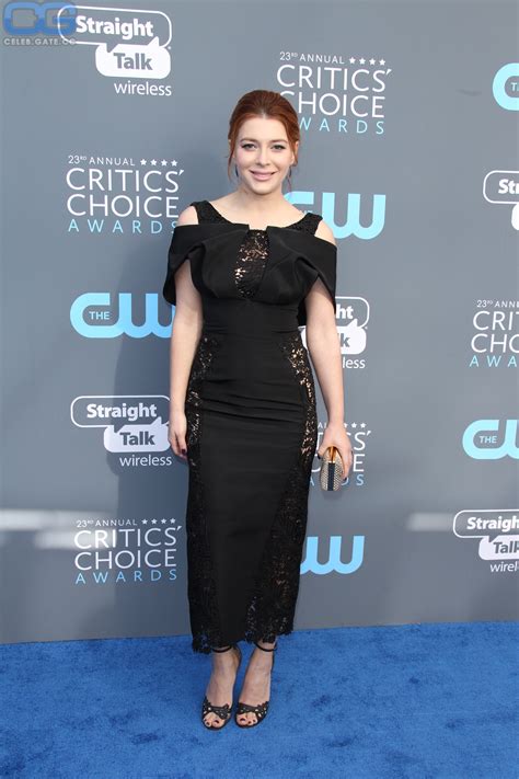 Elena Satine nackt, Nacktbilder, Playboy, Nacktfotos, Fakes, Oben Ohne