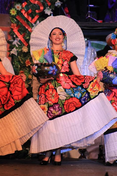 Tehuana | Traje de tehuana, Tehuanas, Fotos de danza