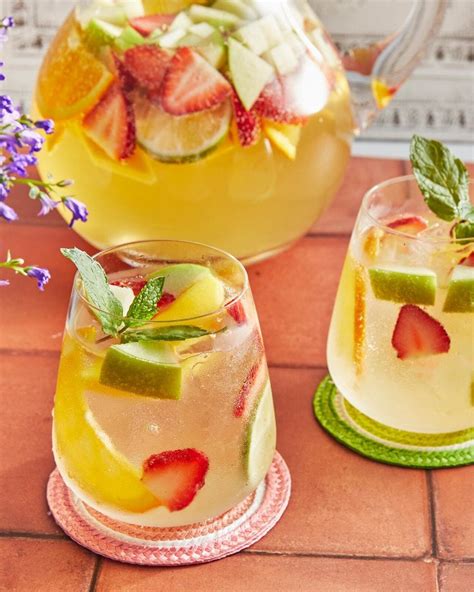 22 Easy Fruit Cocktails - Best Fruity Cocktail Drinks