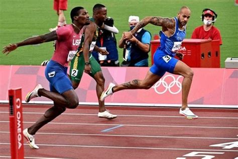 Marcell Lamont Jacobs surprises with Olympic 100m gold | Watch Athletics