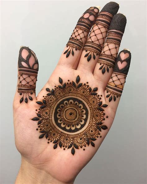 31 New Mehndi Design That Are Trending Right Now