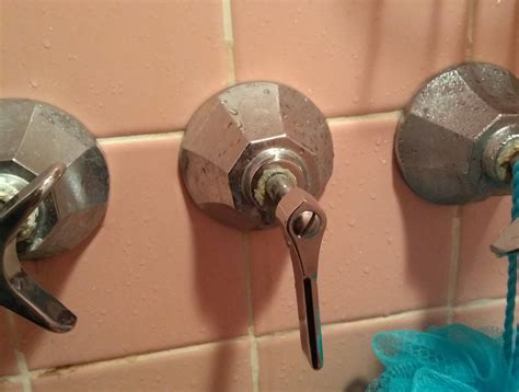 [SOLVED] How to uninstall shower knobs ~ Home Improvement ~ AnswerBun.com